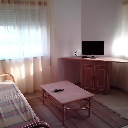 1 Bedroom 5 Min From Falesia And Close To Center E * Албуфейра